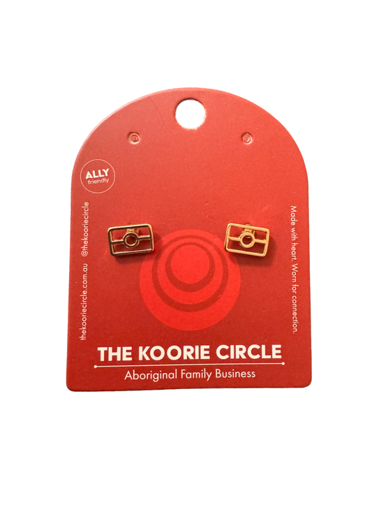 Gold Flag outline studs